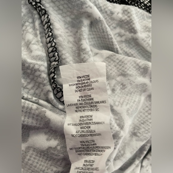 Knee length basic maternity dress. - Picture 4 of 4